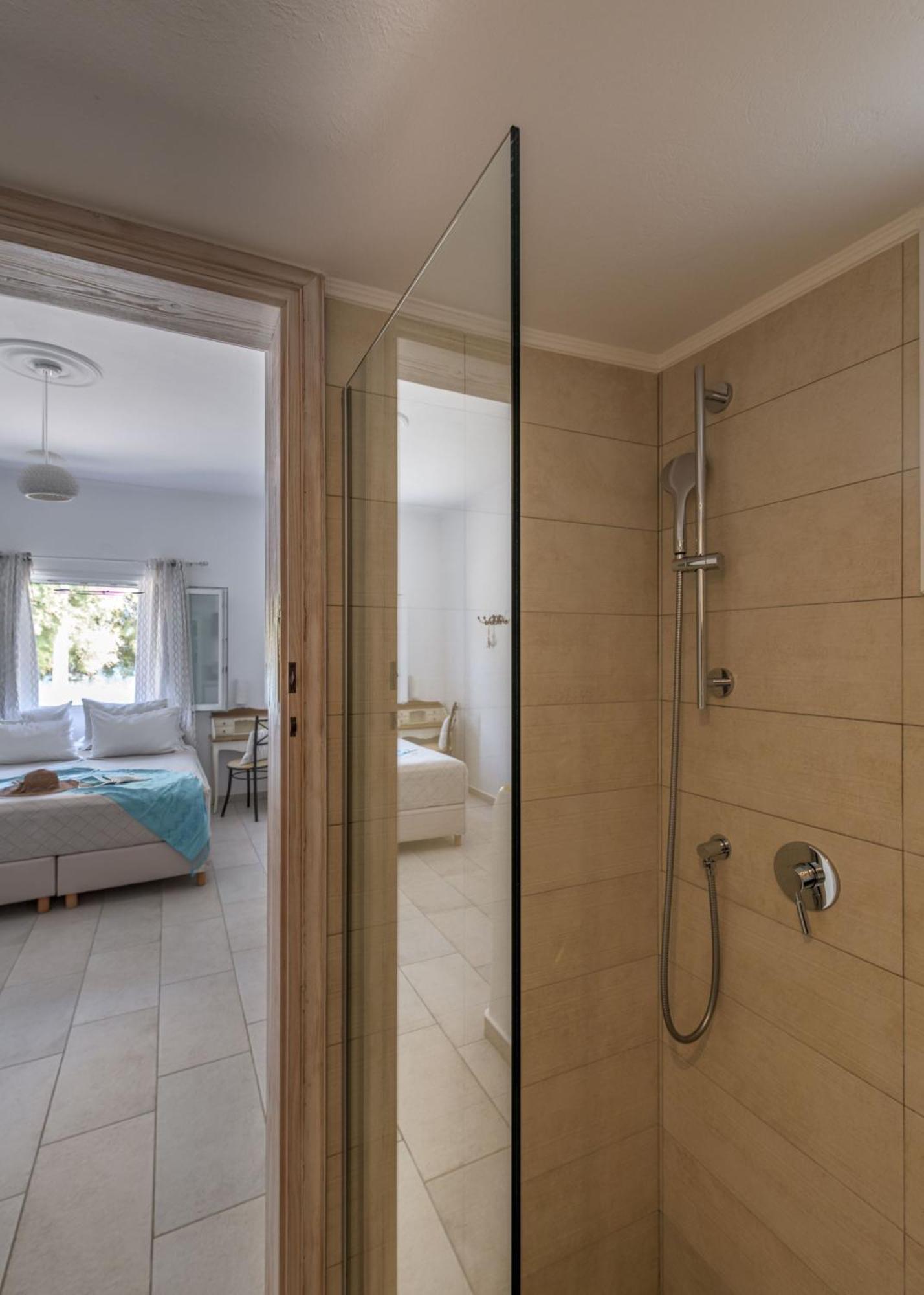 Floras Rooms Pollonia Buitenkant foto